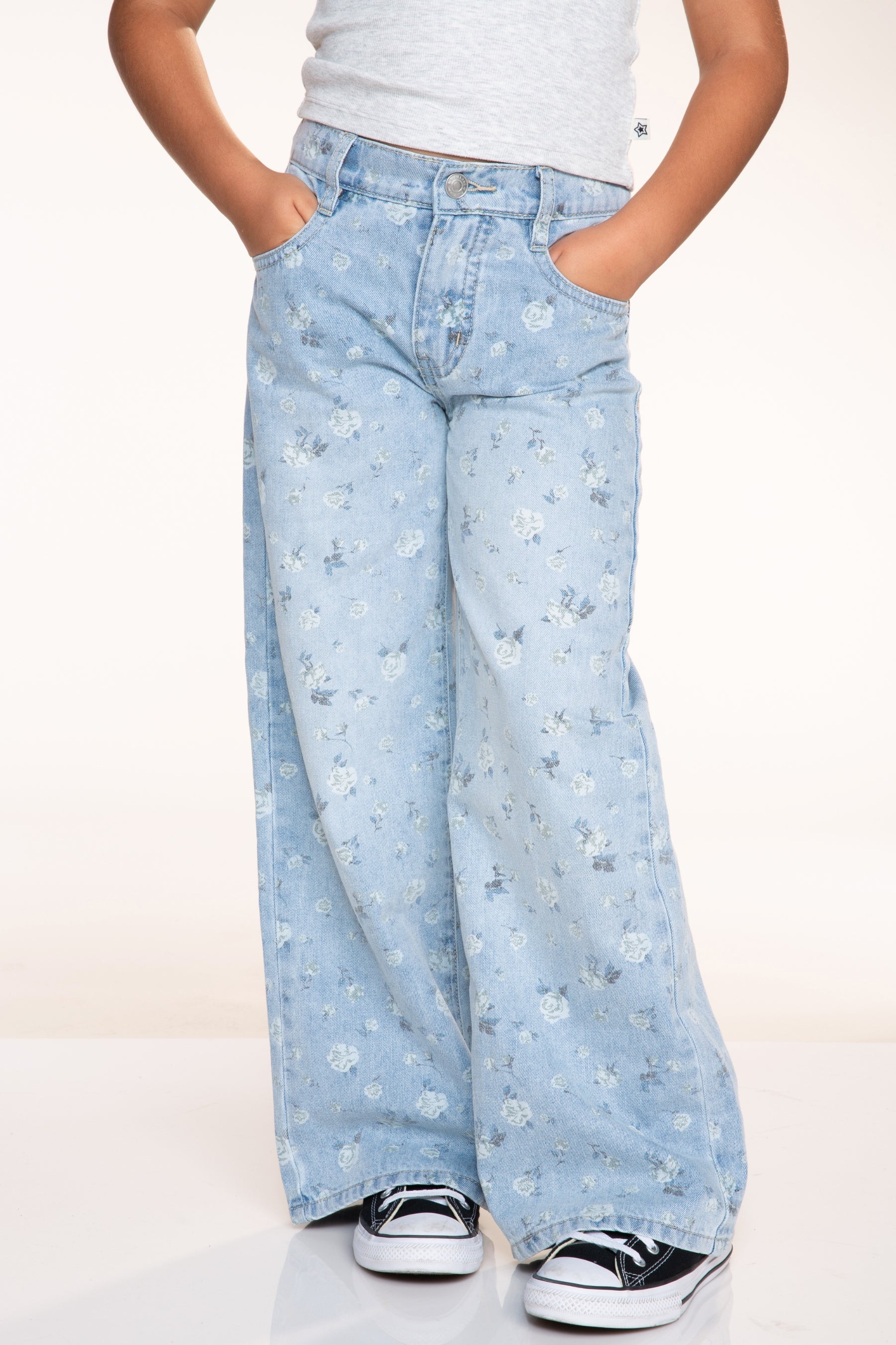 Relaxed Wide Leg Jeans